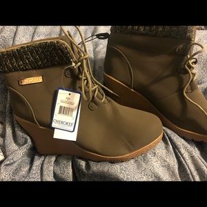 Navy green style wedges never worn tag still on